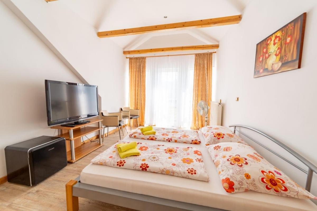 Liptovský Mikuláš Hotel Palazzo מראה חיצוני תמונה