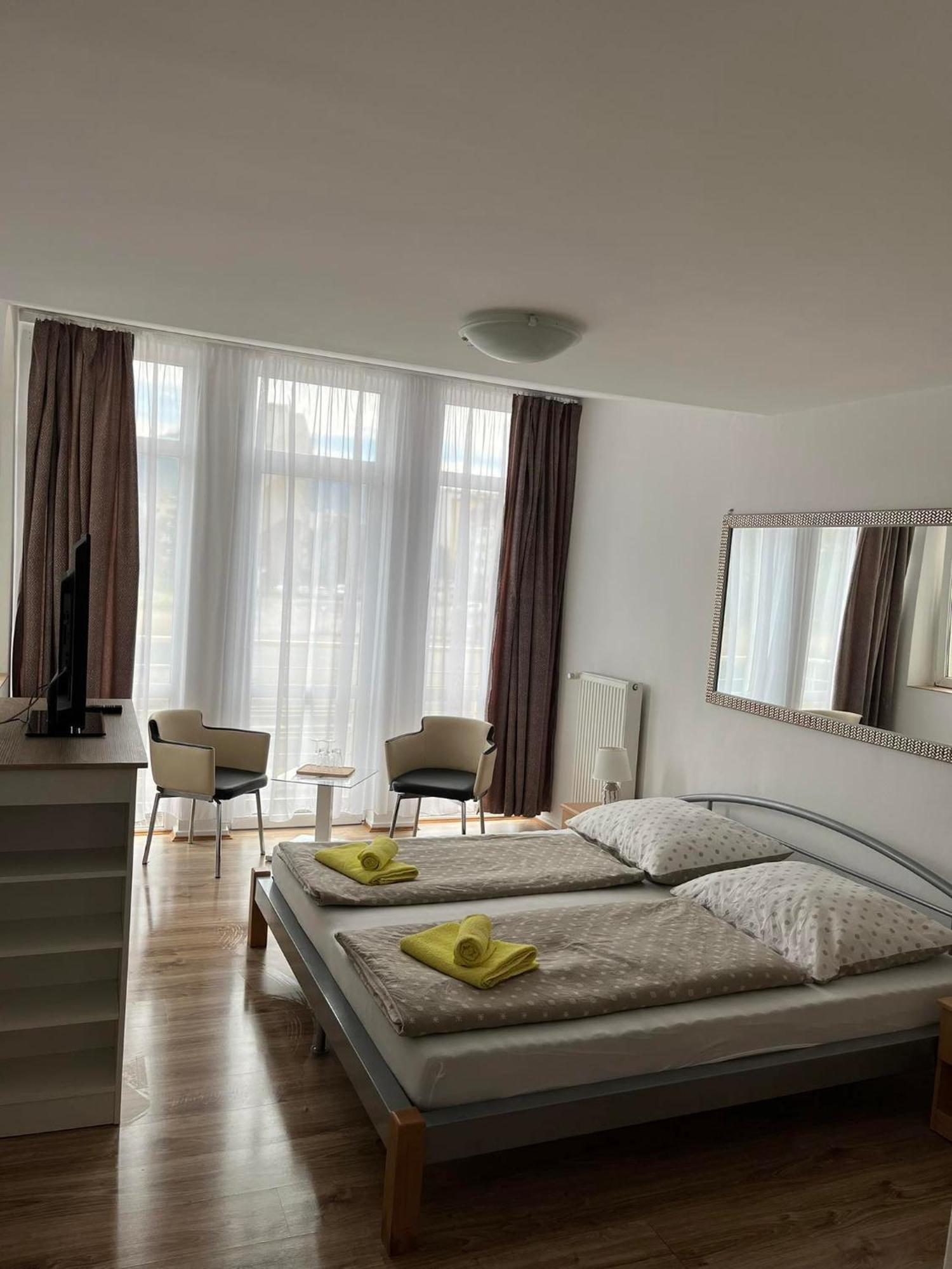 Liptovský Mikuláš Hotel Palazzo מראה חיצוני תמונה