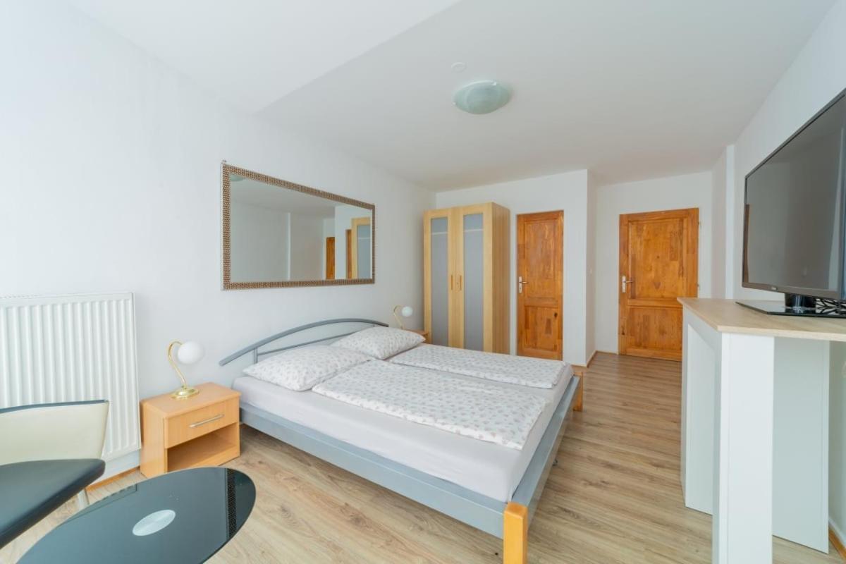 Liptovský Mikuláš Hotel Palazzo מראה חיצוני תמונה